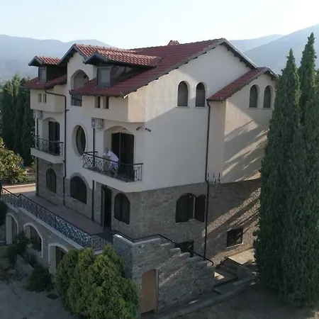 Anna Villa