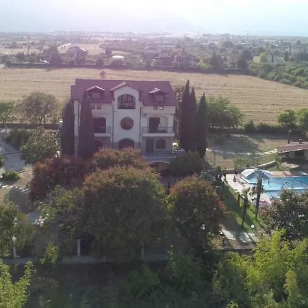 Anna Villa Leptokaryá